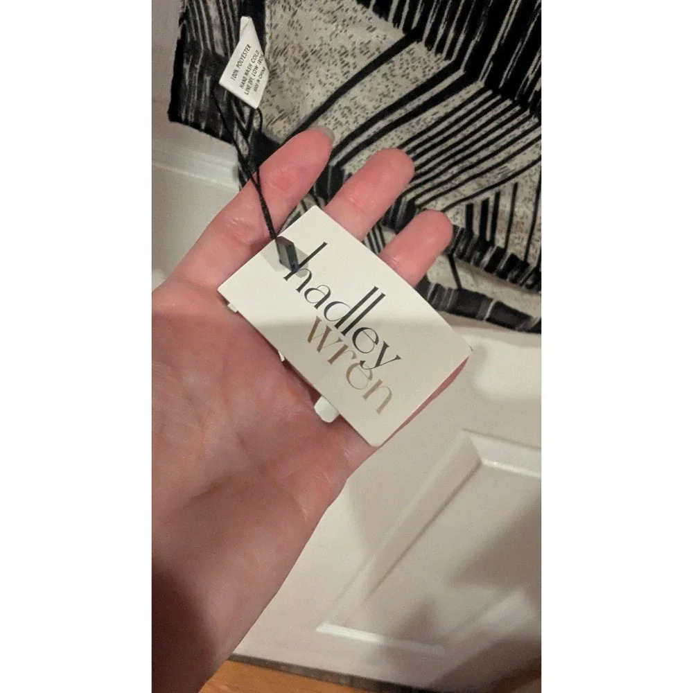 Hadley Wren Scarf OS Black White Geometric Abstract Stripe Light Wrap Shawl